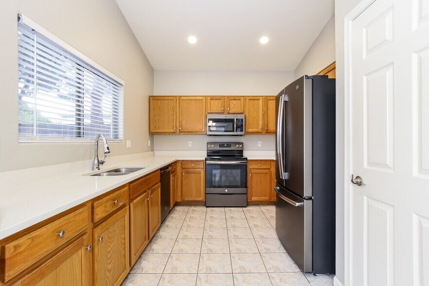 Building Photo - 14510 N 87th Ave