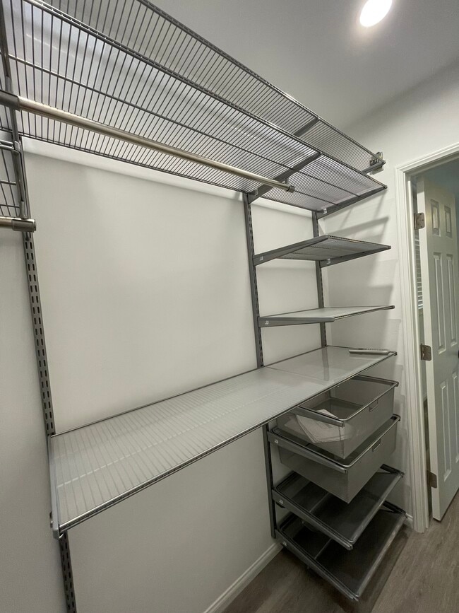 Building Photo - 703 W College St