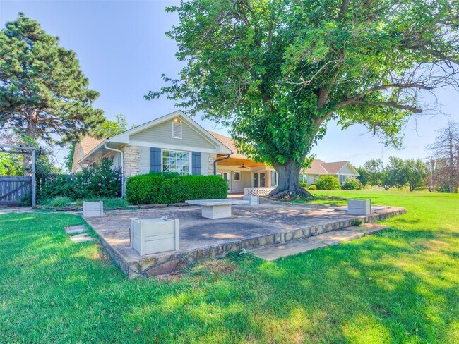 Building Photo - 1516 E Britton Rd