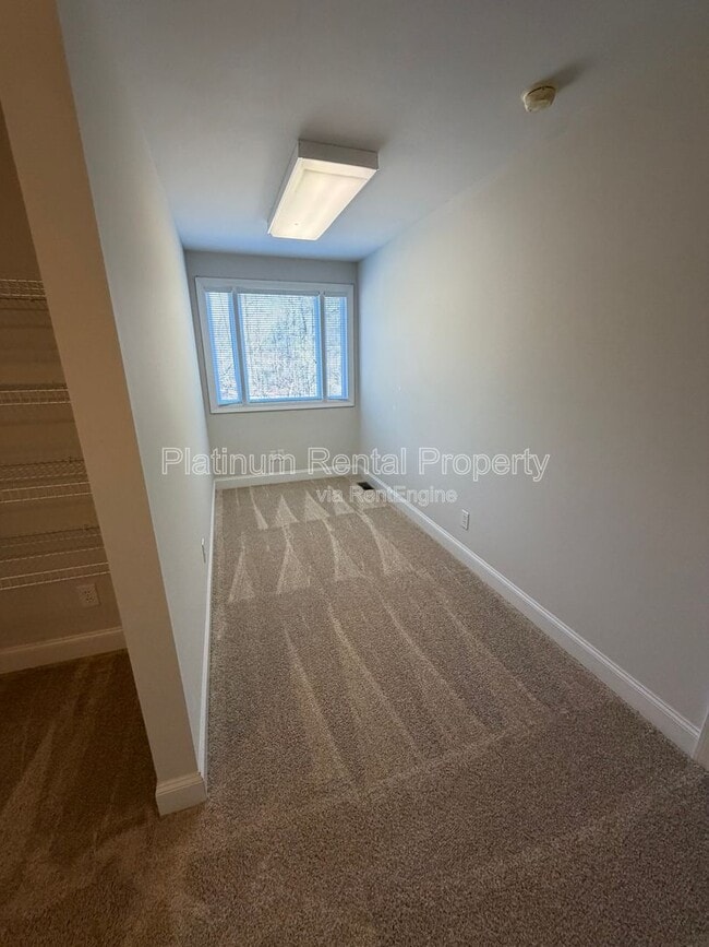 Building Photo - 3440 Alexander Cir