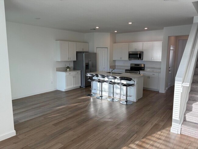 Building Photo - 4181 Lagoon Shore Dr