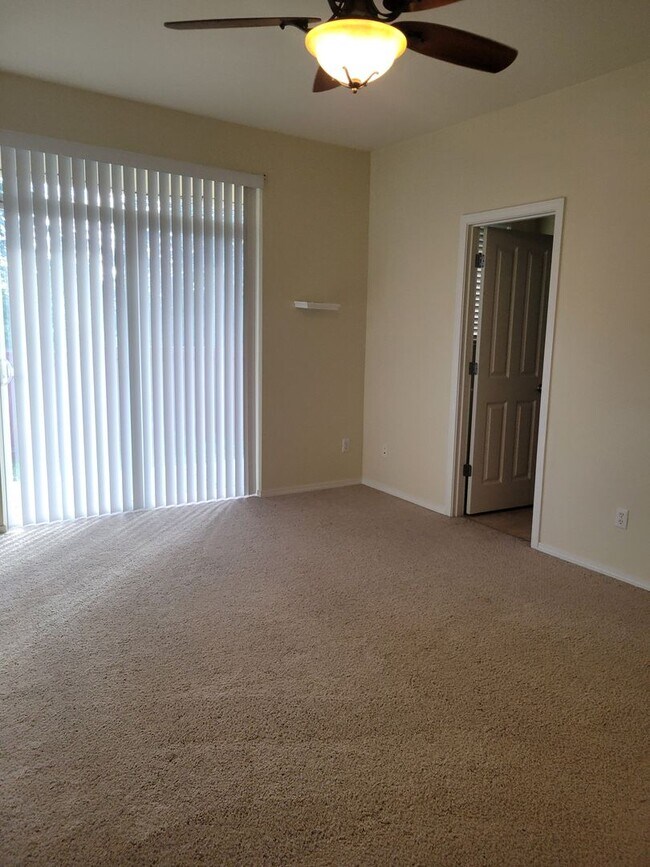 Building Photo - Beautiful 3 bedroom Rambler in perfect location