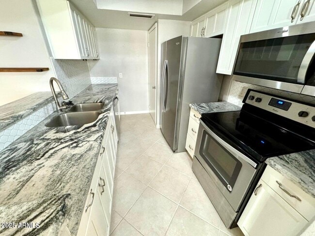 Building Photo - 1333 E Morten Ave