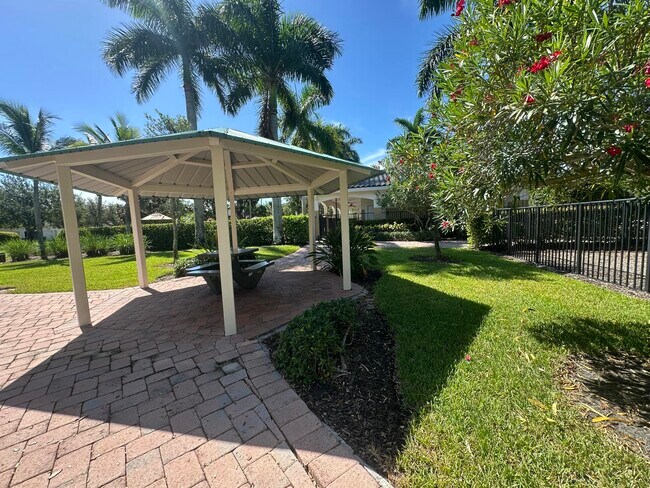Building Photo - 3041 SE Lexington Lakes Dr
