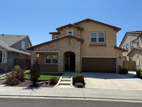 Building Photo - Newer Modern 4 Bedroom 3.5 Bath w/ Bedroom...