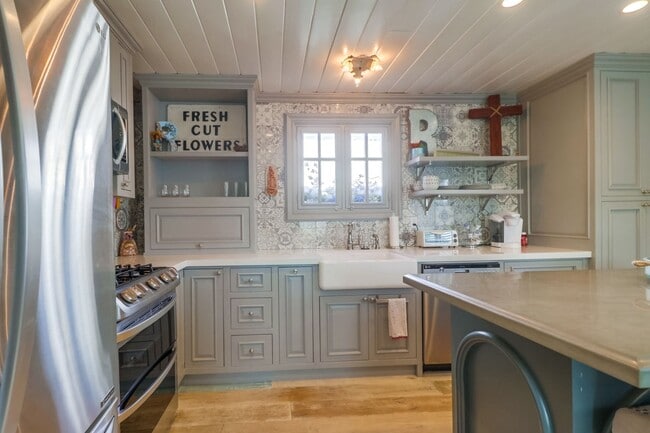 Building Photo - Furnished 2Bd/1Ba Apartment 2nd floor