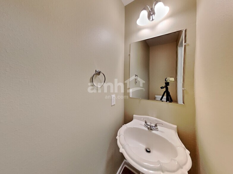 Building Photo - 11827 Tierra Palms Ct