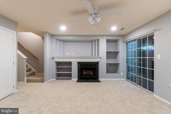 Building Photo - 43147 Huntsman Square