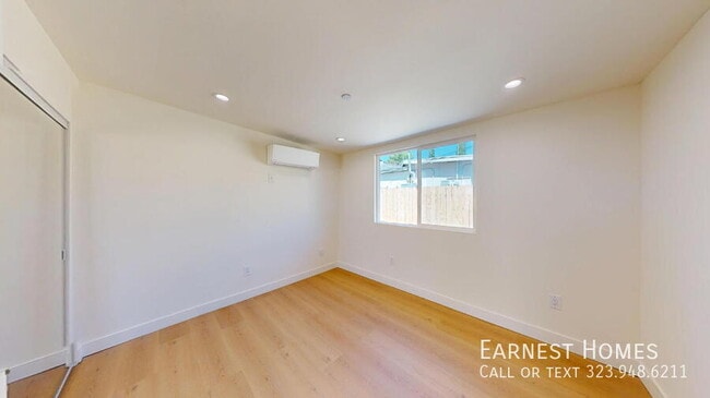 Building Photo - 6443 Satsuma Ave