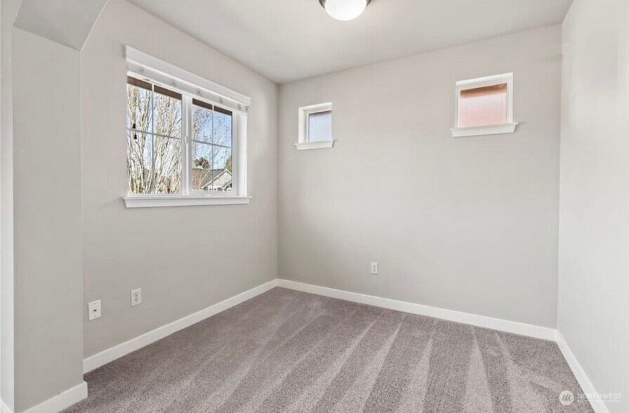 Building Photo - 8418 153rd St E