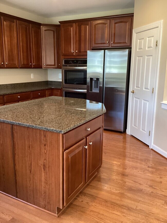 Building Photo - House in Country Club Estates