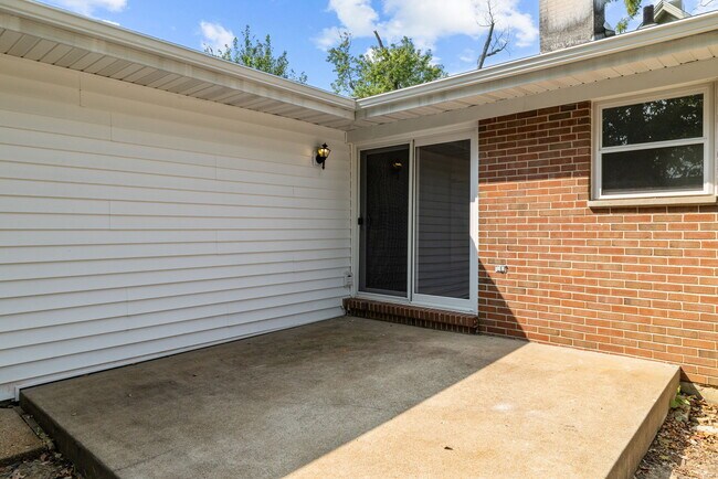 Building Photo - 303 Danworth Ct