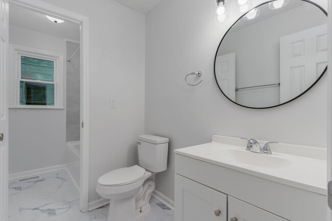 Building Photo - 216 Cross Hill Rd