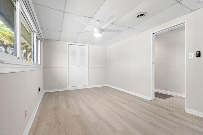 Building Photo - 1900 NE 19th St