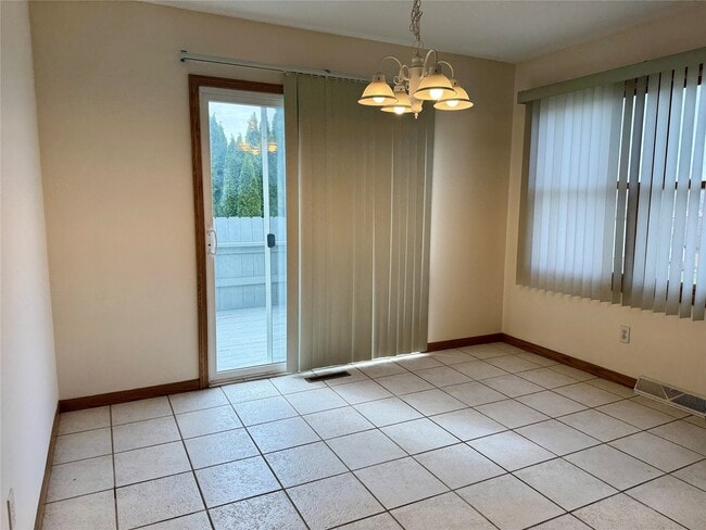 Building Photo - 4032 Canterbury Dr