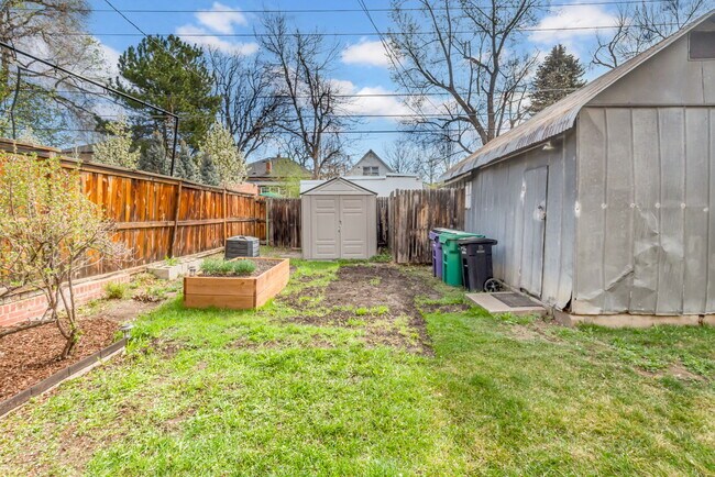 Building Photo - 1036 S Race St