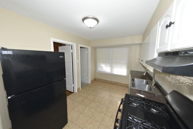 Building Photo - 6127 Shillington Dr