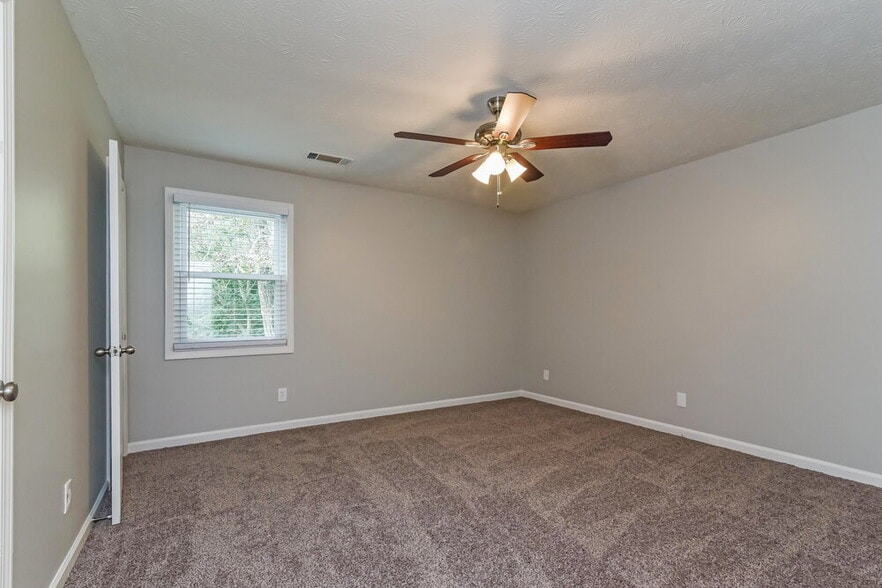 Building Photo - 3939 Valley Brook Rd