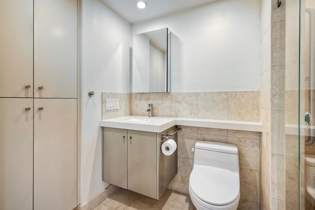 Building Photo - 1250 Cave St