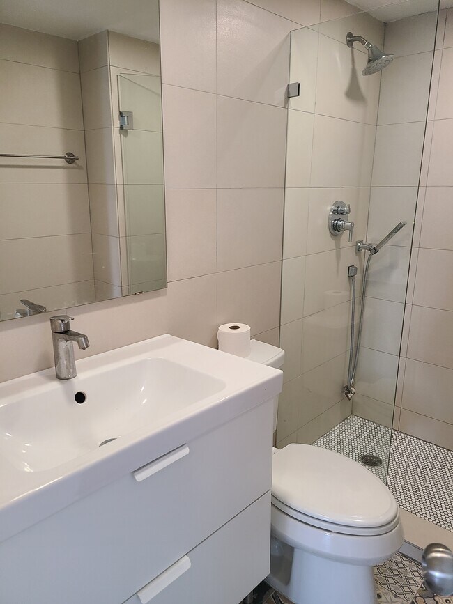 Building Photo - 2851 NE 183rd St