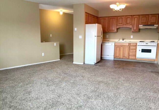 Primary Photo - Spacious Top Floor One Bedroom w/ Open Flo...