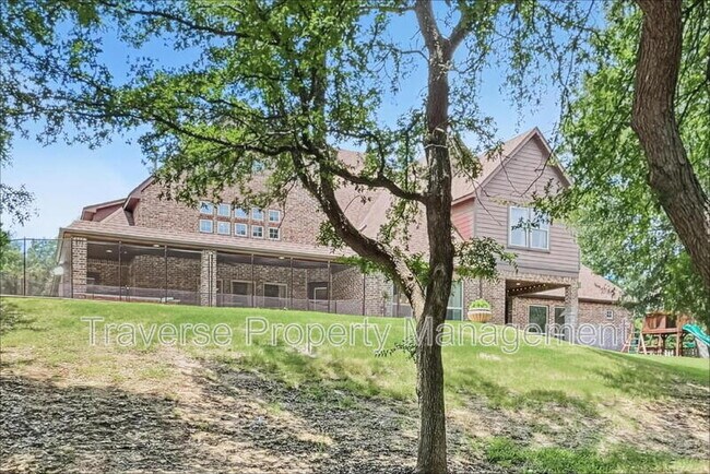 Building Photo - 129 Acorn Ln