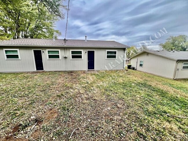 Building Photo - Like New 2 Bed 1 Bath Duplex in Grandview-Available NOW!!