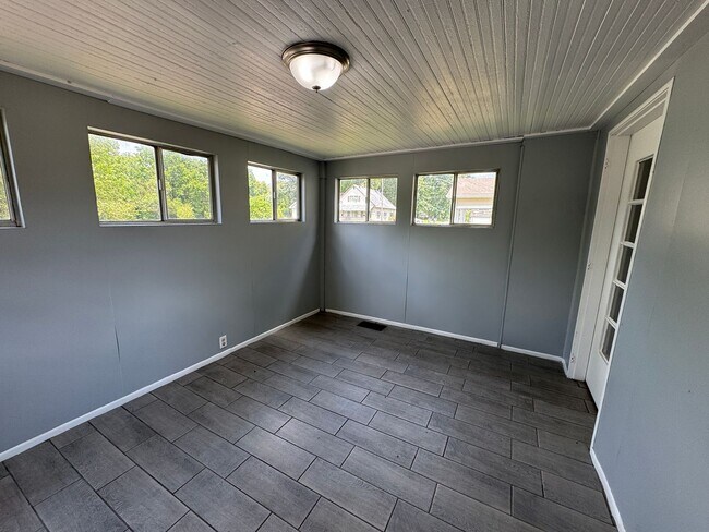 Building Photo - 2217 Terrace Ave