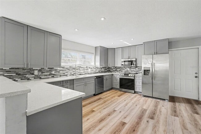 Building Photo - 8902 El Portal Dr