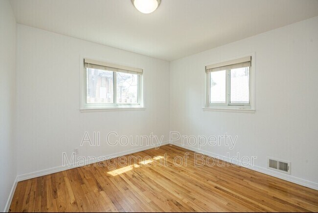 Building Photo - 425 S 40th St