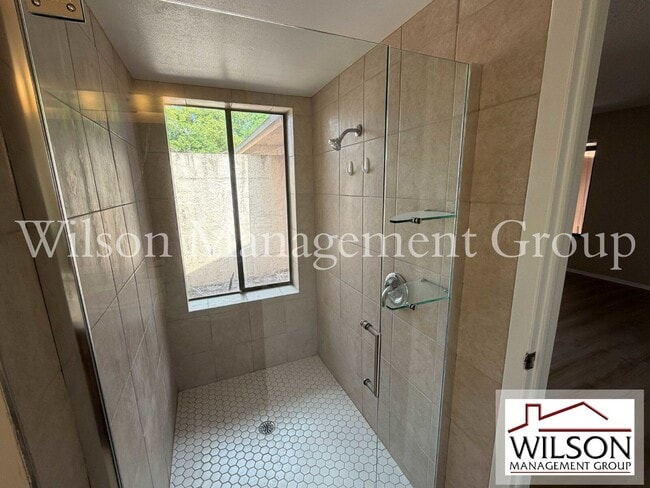 Building Photo - 220 Sunshower Ct