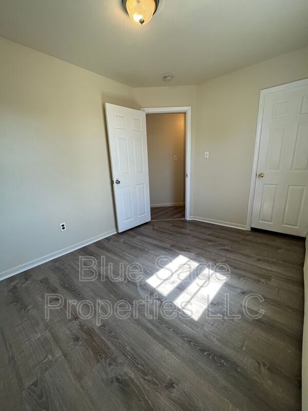 Building Photo - 1010 Yates Ave