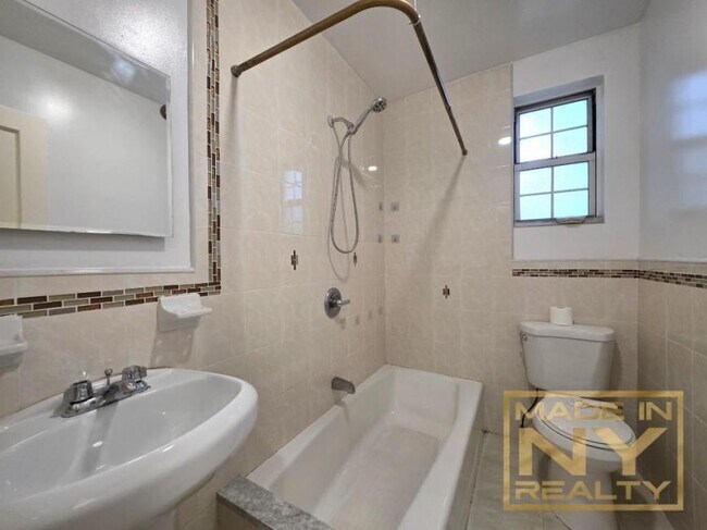 Building Photo - 1 bedroom in Kew Garden Hills NY 11367