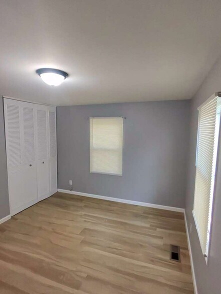 Building Photo - 2575 Hawthorne Manor Dr