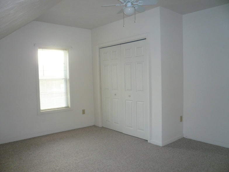 Building Photo - 84 Church Ave