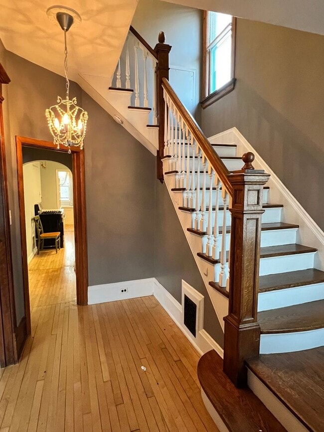 Building Photo - Gorgeous 4 Bedroom East Side Single Family Home!