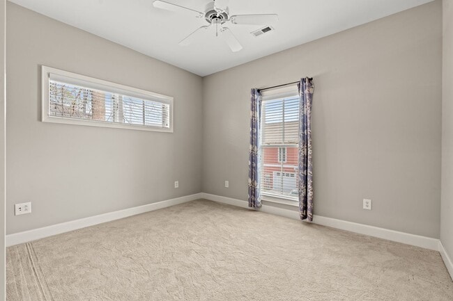 Building Photo - Mingo