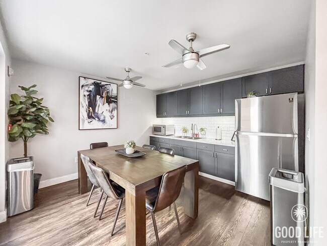 Building Photo - Beautiful 1BD/1BA Condo in Downtown W/ Off...