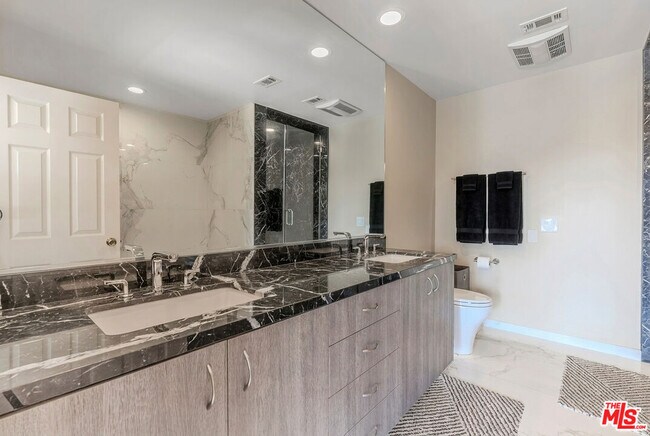 Building Photo - 2637 Angelo Dr