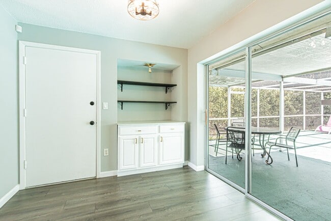 Building Photo - Pet-Friendly Home with Private Pool in Des...