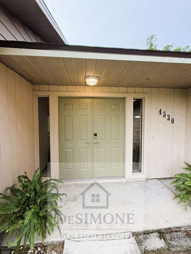 Building Photo - 4530 SW 46th St