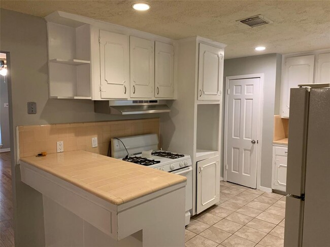 Building Photo - 8502 McAvoy Dr