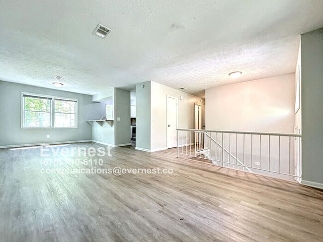 Building Photo - 416 Plainville Dr SW