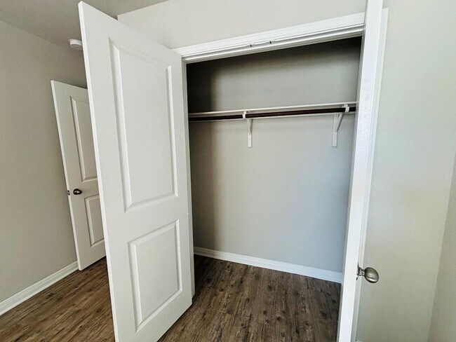 Building Photo - 1302 Golden Barley Dr