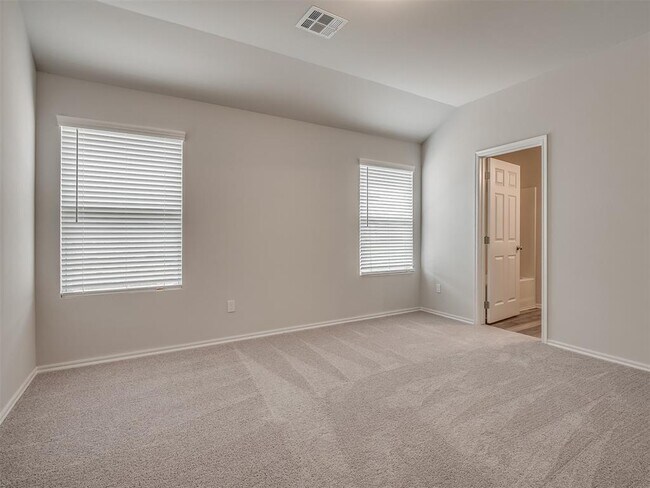 Building Photo - 1009 S Colt Ln