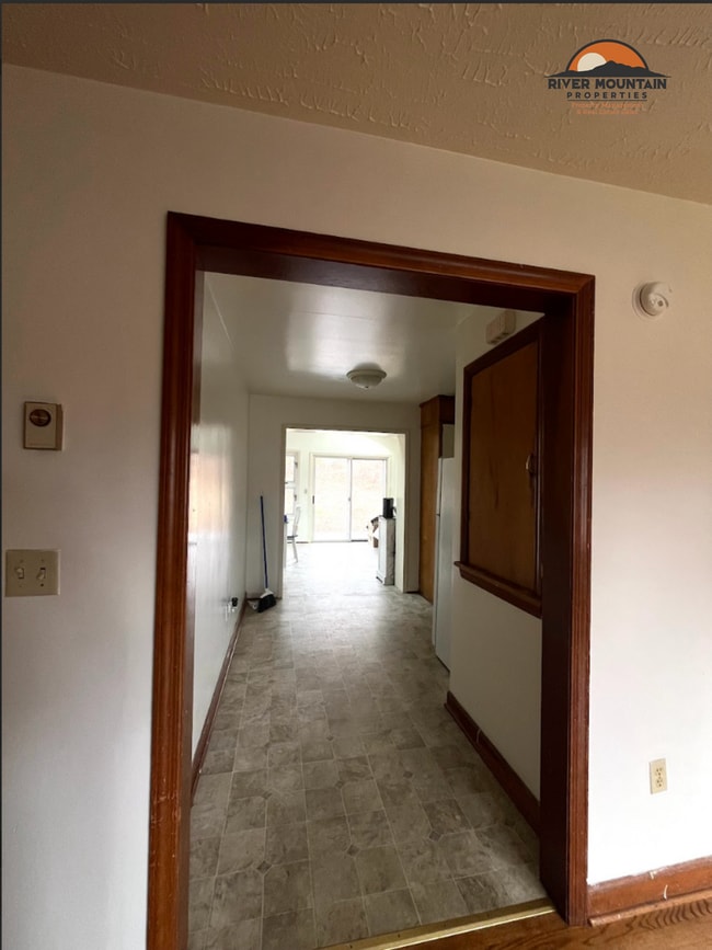 Building Photo - 3 Bedroom Home with Carport in Blacksburg