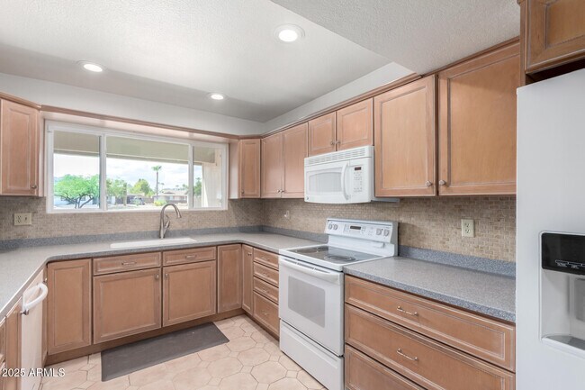 Building Photo - 11621 N 39th St