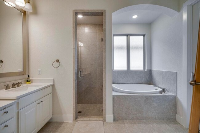 Building Photo - 7038 Cantera Manor Blvd