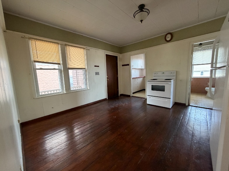 Building Photo - 529 Park Ave