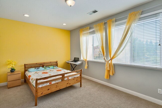 Building Photo - 9952 Spring View Way